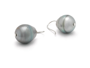18 krt white gold earrings set with 2 teardrop Tahitian pearls