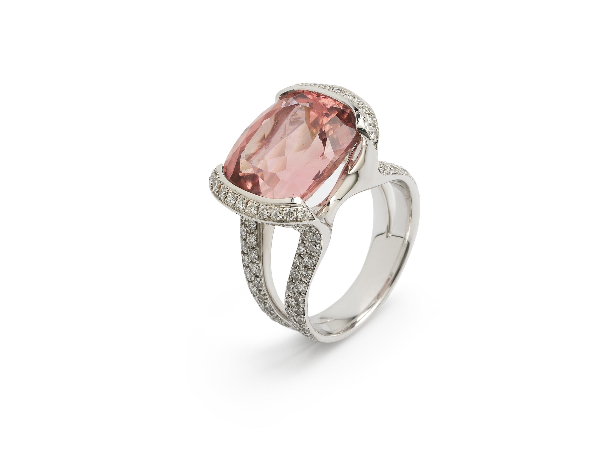18 krt white gold ring set with a pink Tourmaline and 130 brilliant diamonds