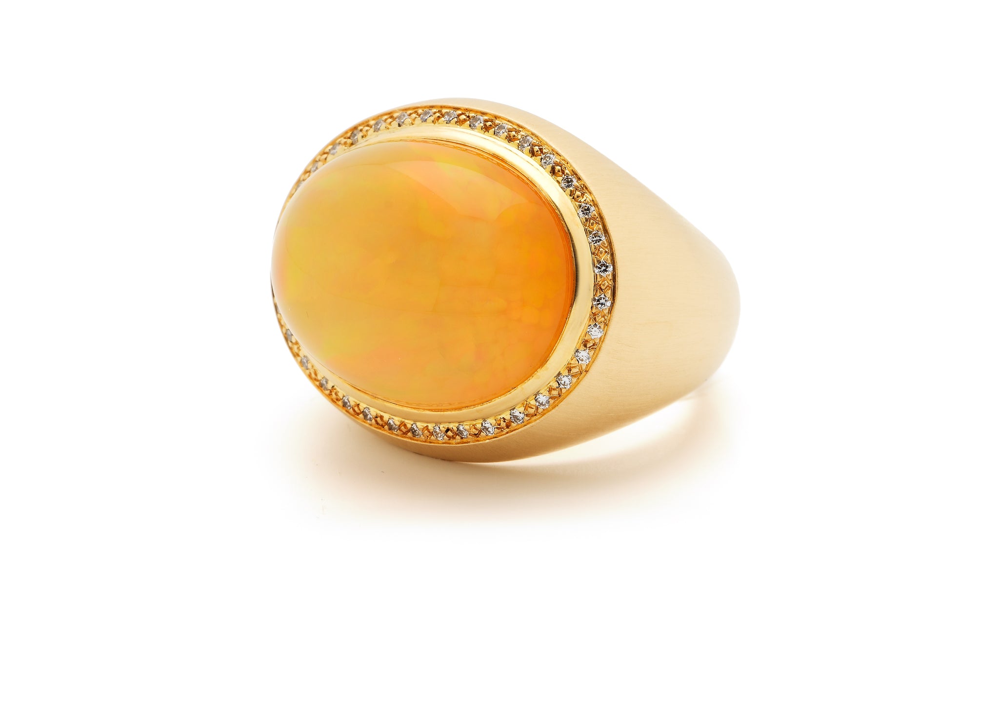 18 krt yellow gold ring set with oval opal and brilliant 36 diamonds
