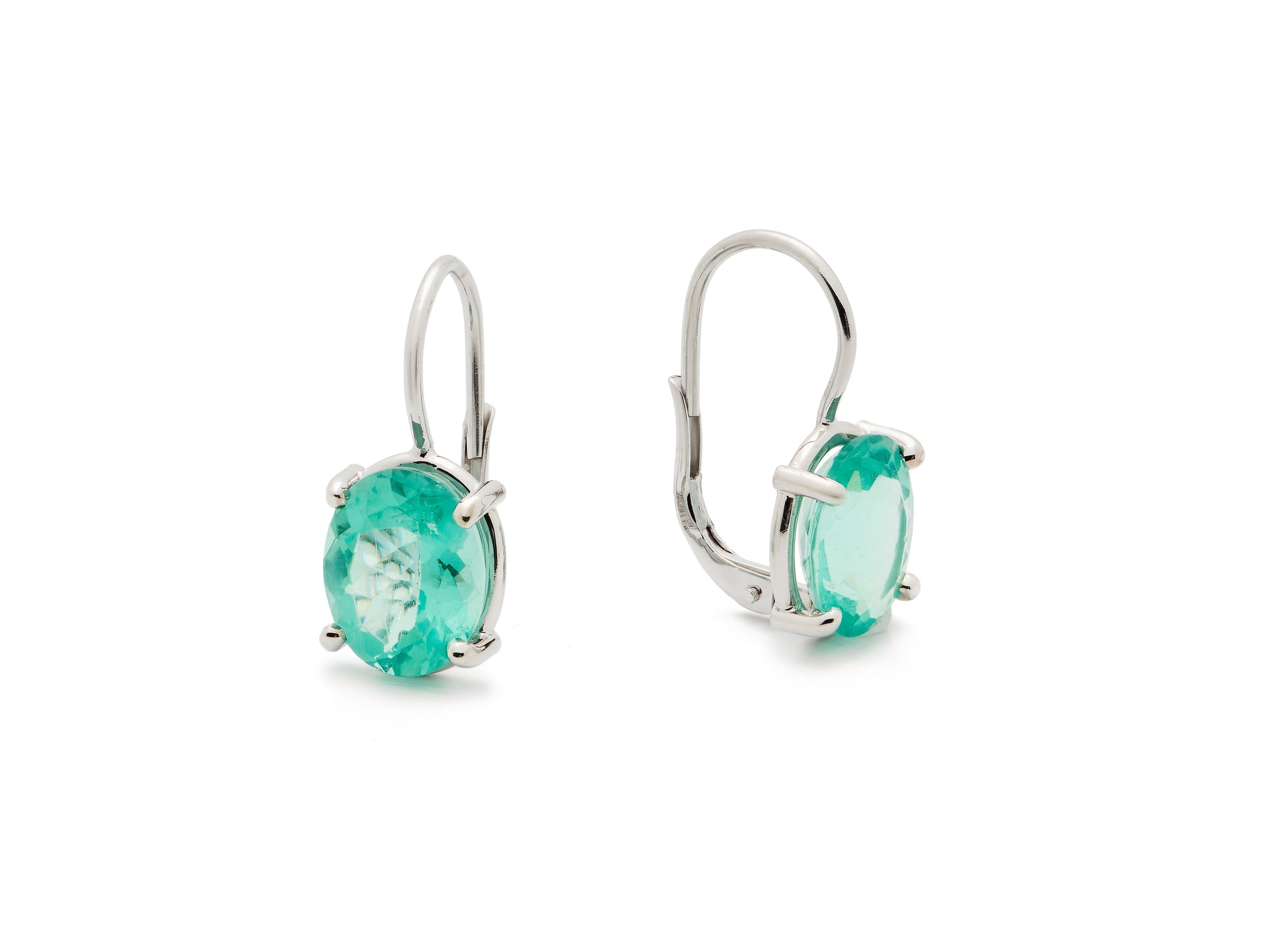 18 krt white gold earrings with Apatite