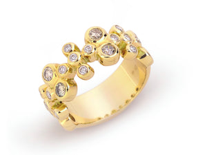 18 krt yellow gold ring set with 23 brilliant diamonds