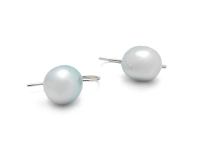 18 krt white gold earrings set with 2 South Sea pearls