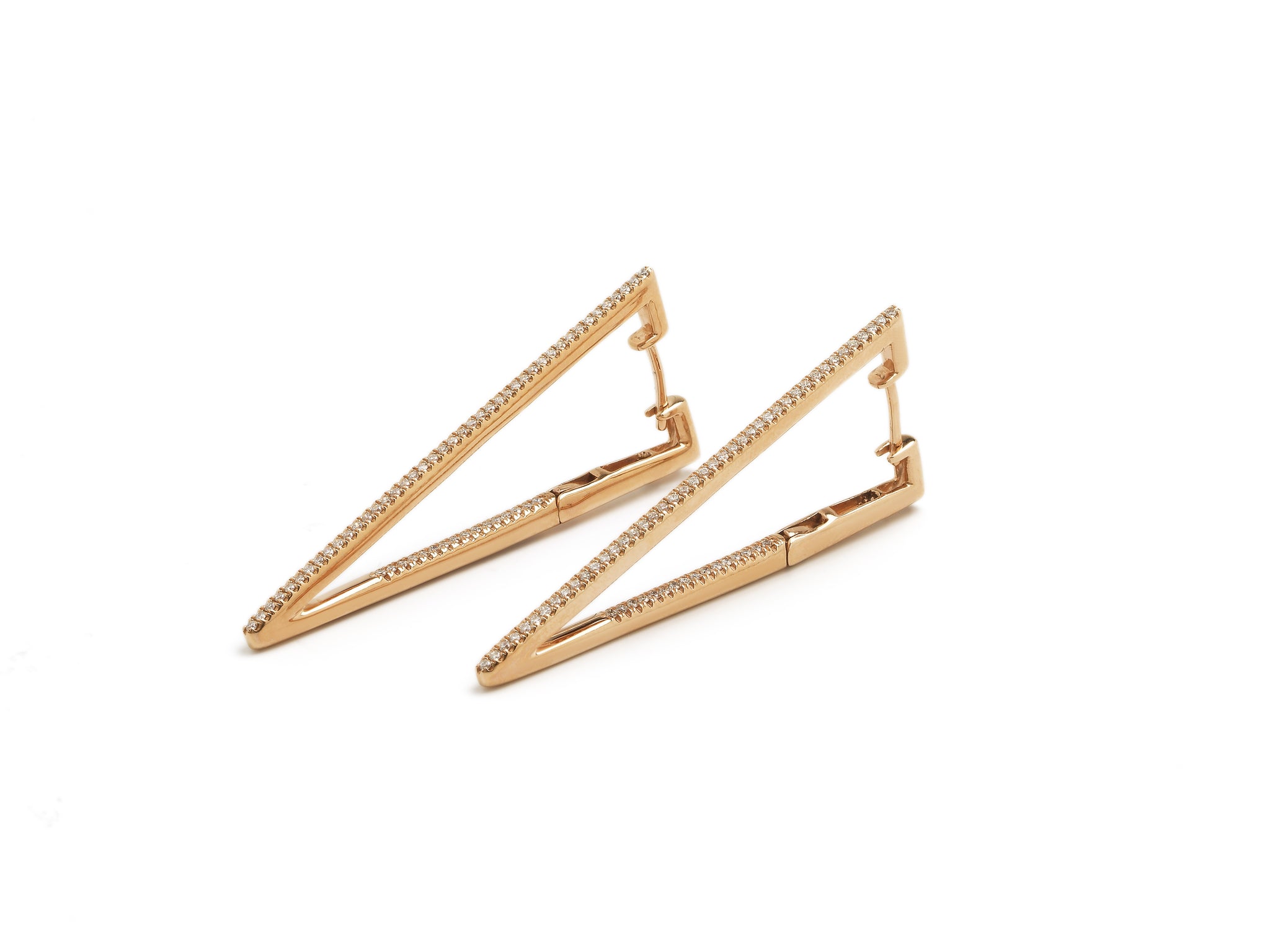 18 krt red gold triangle earrings set with 118 brilliant diamonds