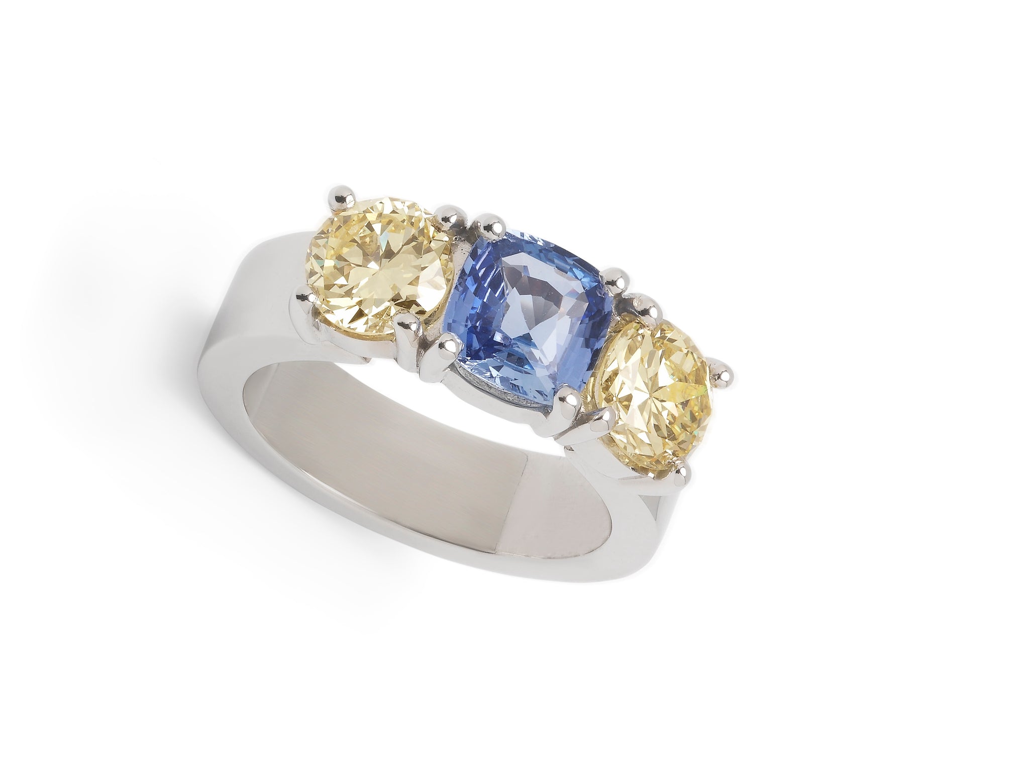 18 krt white gold ring set with cushion blue Sapphire and two brilliant cut diamonds