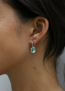 18 krt white gold earrings with Apatite